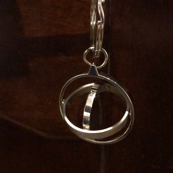 NEW YORK YANKEES 3 Dimensional Keychains - See Video and Photos - Silver - Picture 9 of 10